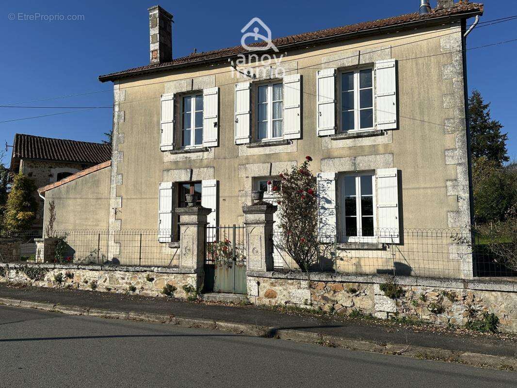 Maison 8 pièces 198 m2 MASSIGNAC - photo 2