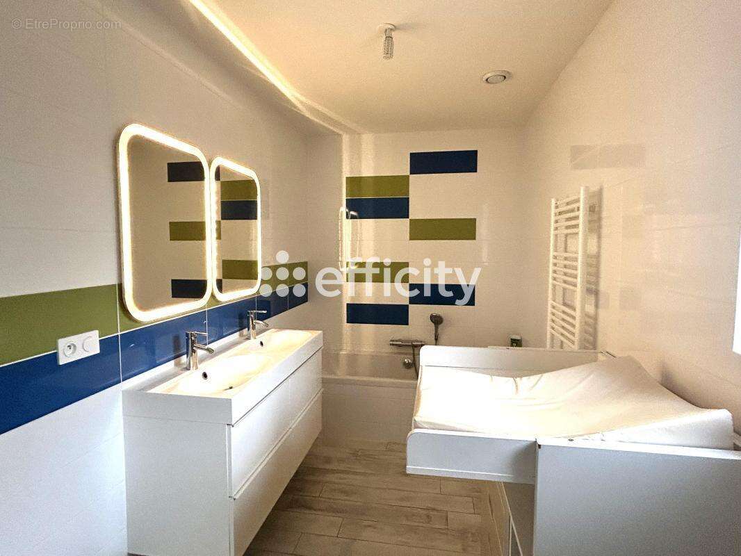 Maison 137 m² à Condac  - photo 12