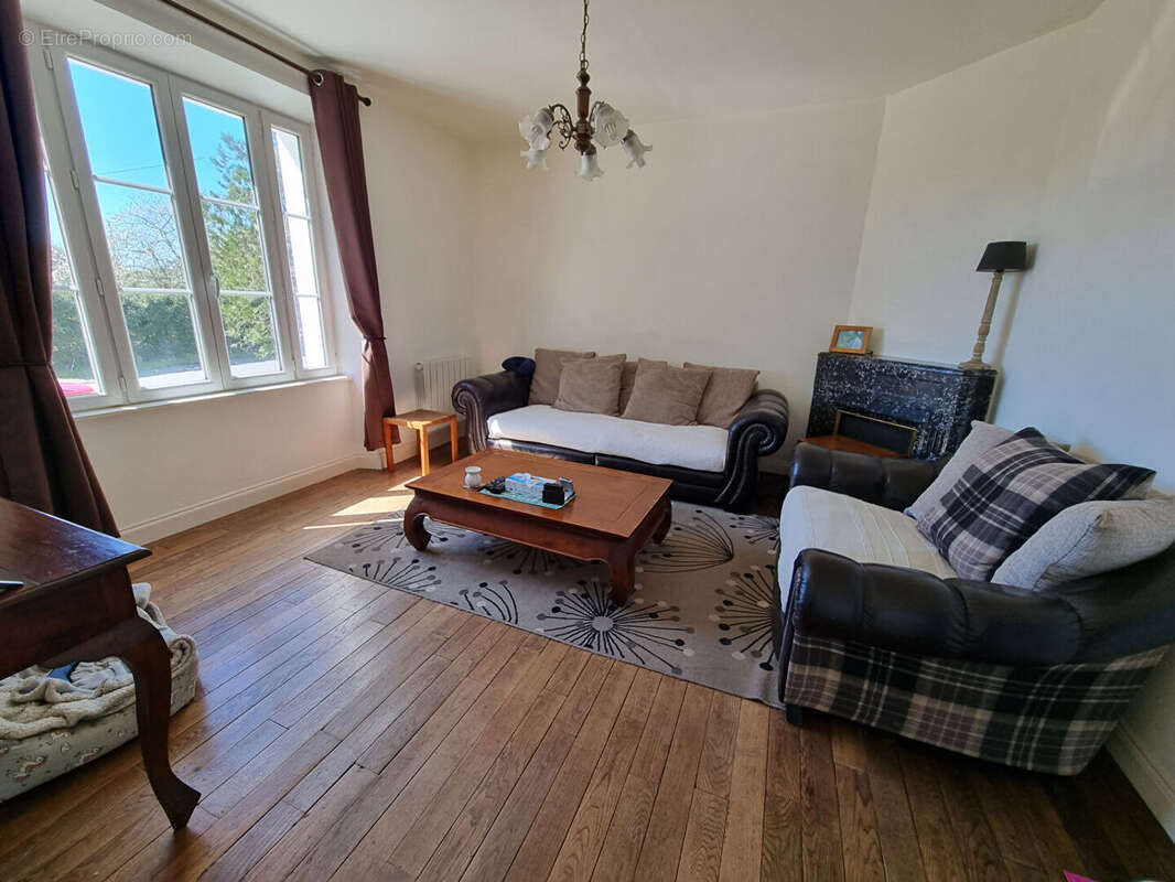 Maison à SAINT-LEGER-MAGNAZEIX