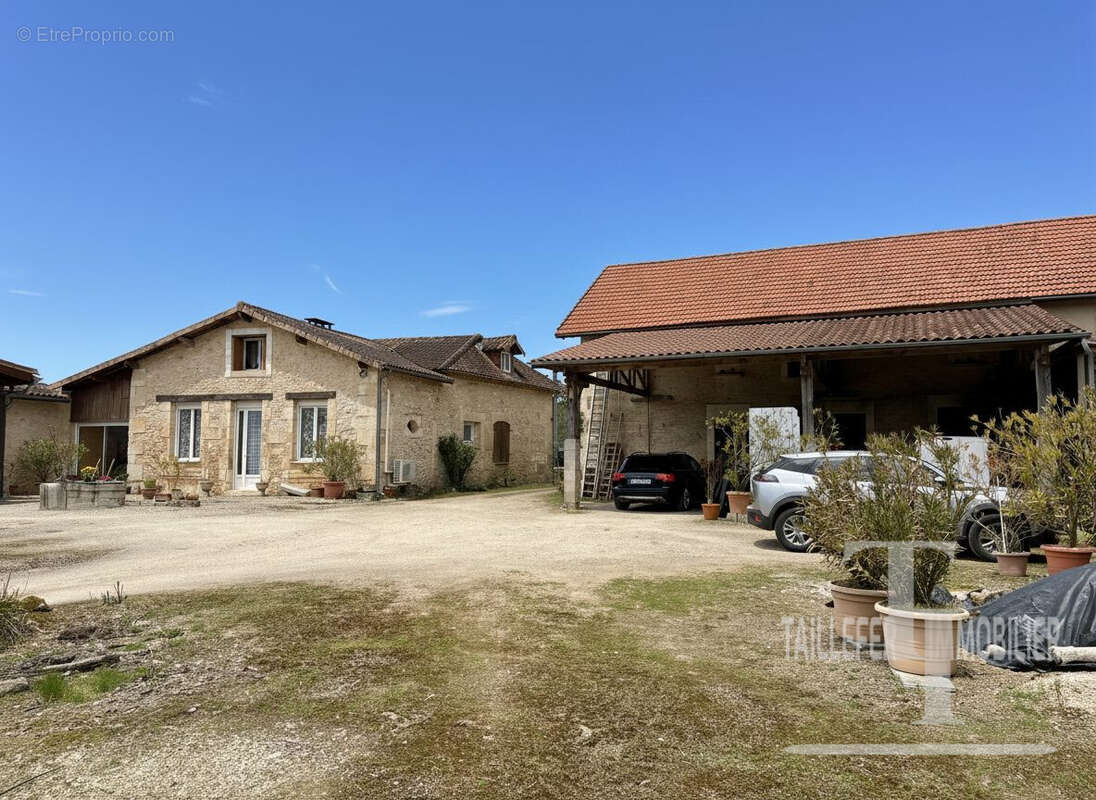 Maison à ANTONNE-ET-TRIGONANT