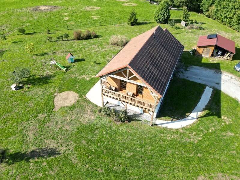 Maison à SAINT-ETIENNE-DE-FURSAC