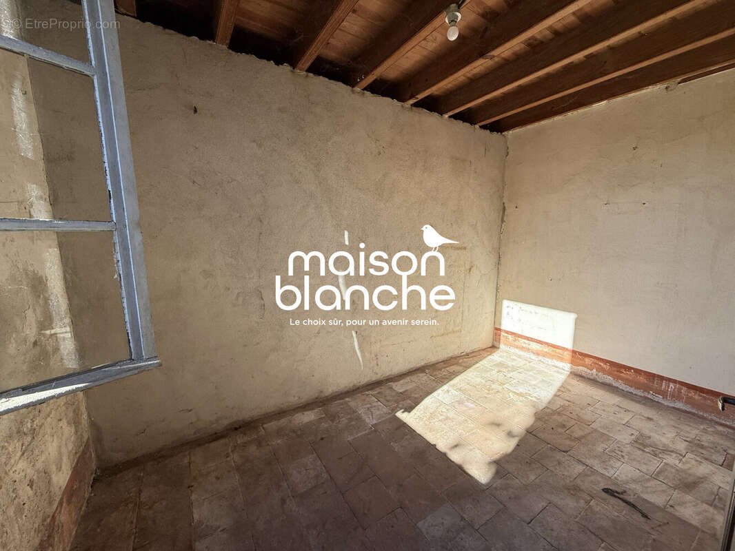 Maison 558 m² à Saint-Denis-De-Pile  - photo 6