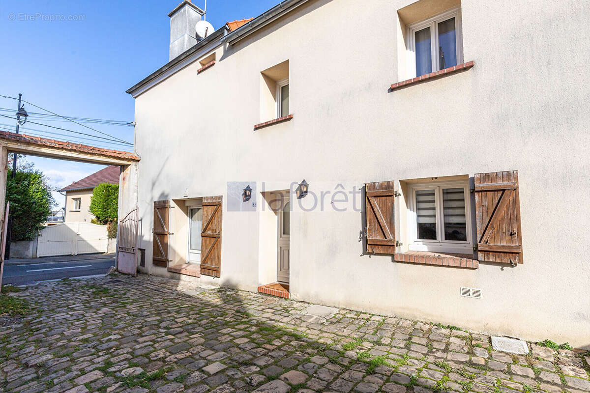Maison à SAULX-LES-CHARTREUX