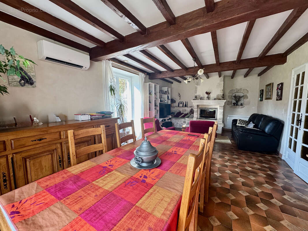 Maison à PUJOLS