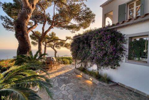 Maison à EZE