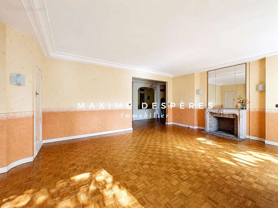Appartement à NEUILLY-SUR-SEINE