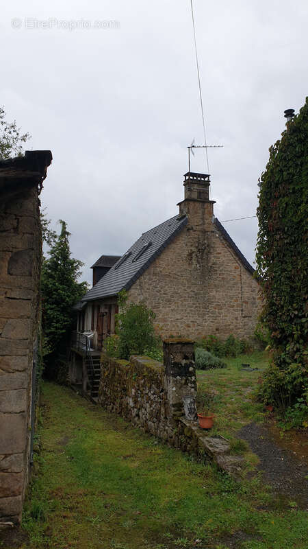 Maison à SAINT-MARTIN-LA-MEANNE