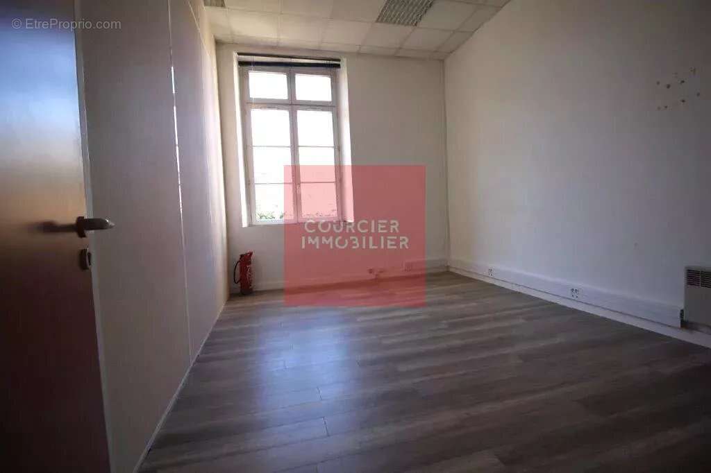 Commerce à CORBEIL-ESSONNES