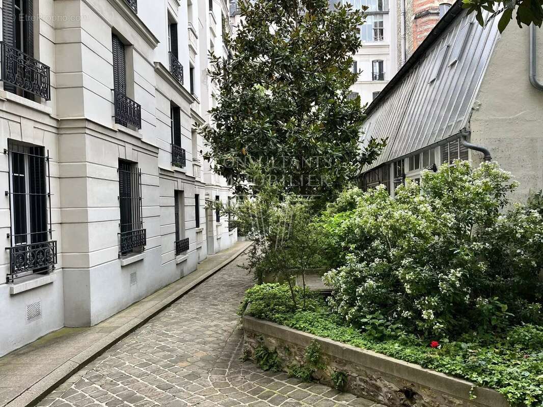 Appartement à PARIS-16E