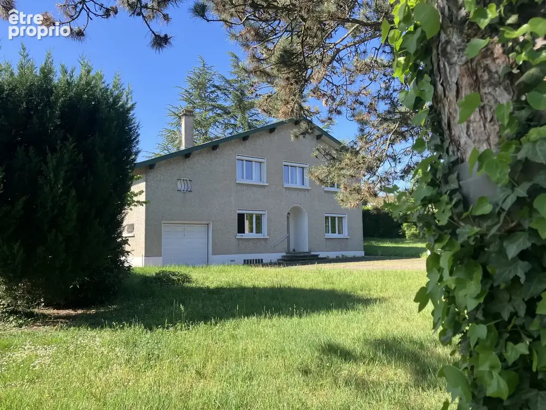 Maison à SAINT-GENIS-LES-OLLIERES