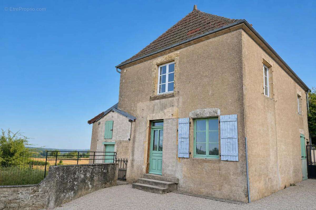 Maison à DYO