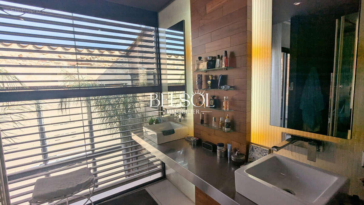 Maison à SAINT-LAURENT-DE-LA-SALANQUE