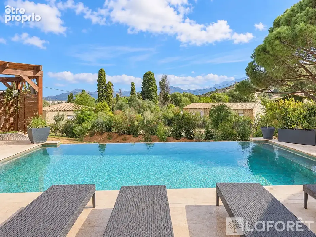 CALVI Élégante villa contemporaine de plain-pied avec piscine à débordement - photo 4