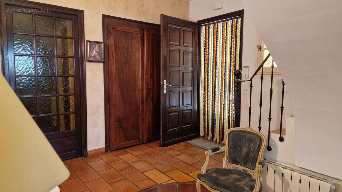 Langlade, en vaunage, villa traditionnelle r+1 avec dependances - photo 2