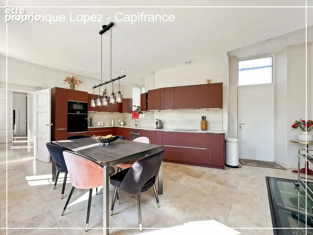 Agen quartier Préfecture, élégante demeure du XIXe siècle de 292 m² avec ascenseur, jardin, garage et piscine - photo 5