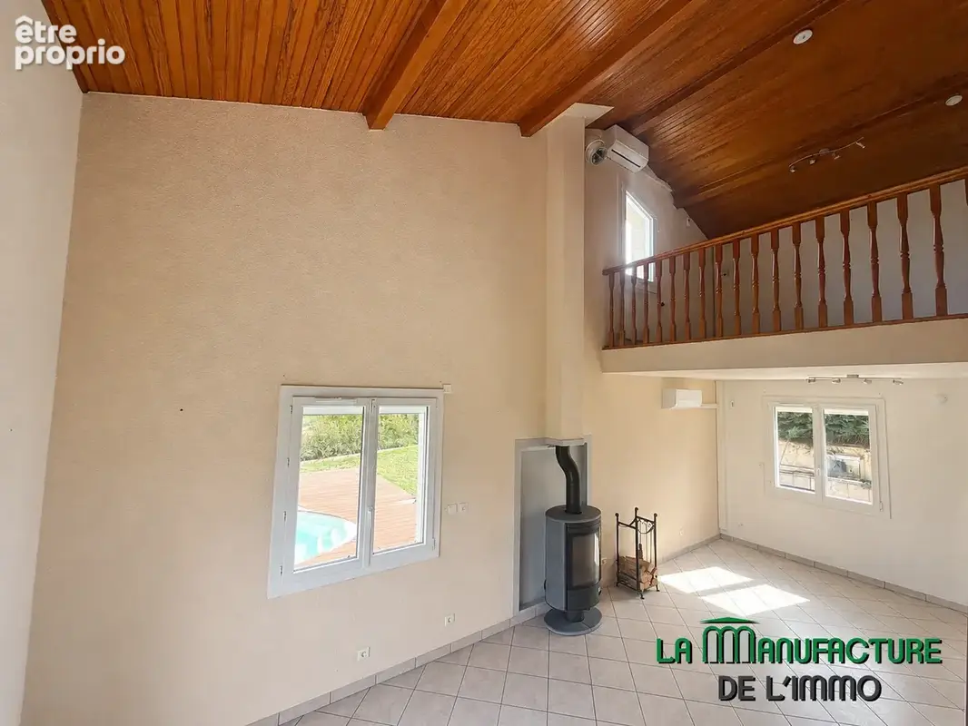Maison de type F5/F6 avec piscine et belle vue sur terrain de 920 m2 / aurec-sur-Loire - photo 9