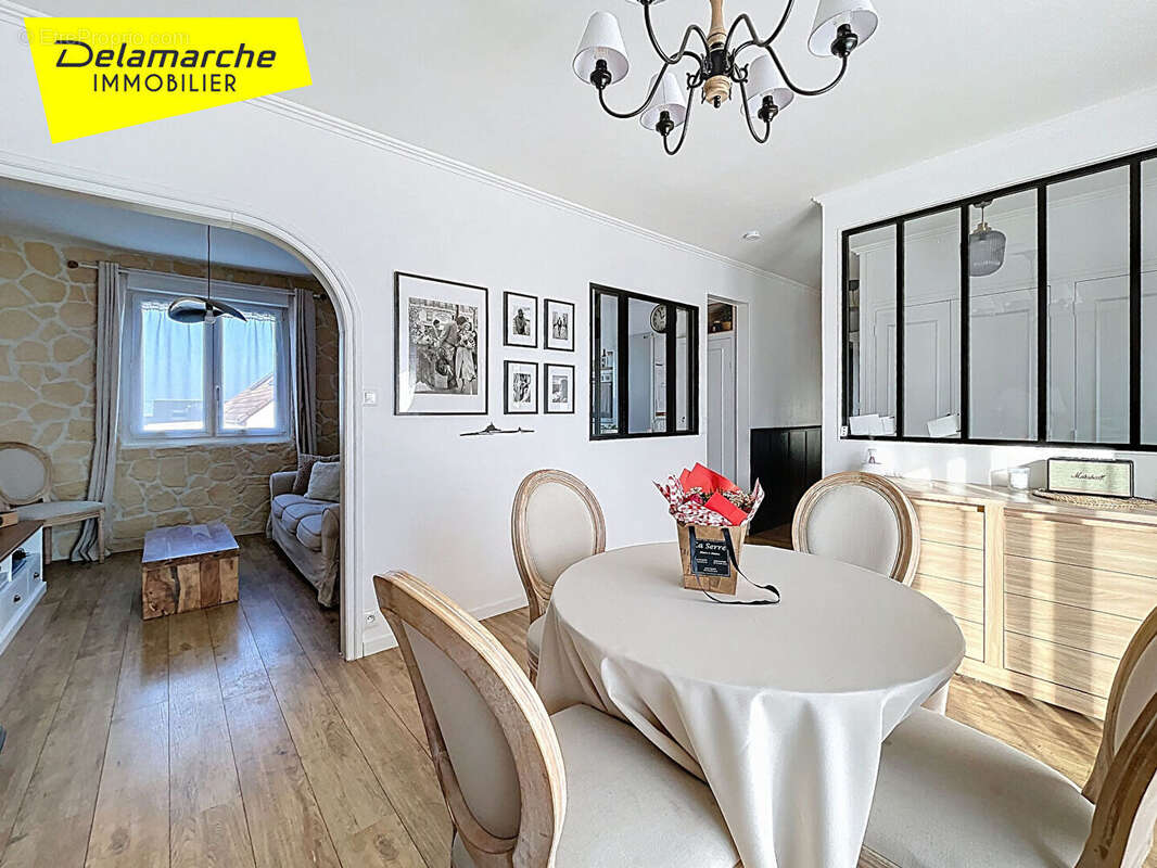 Maison à DONVILLE-LES-BAINS