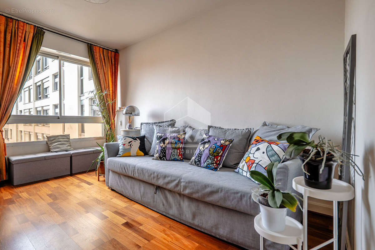 Appartement à COURBEVOIE