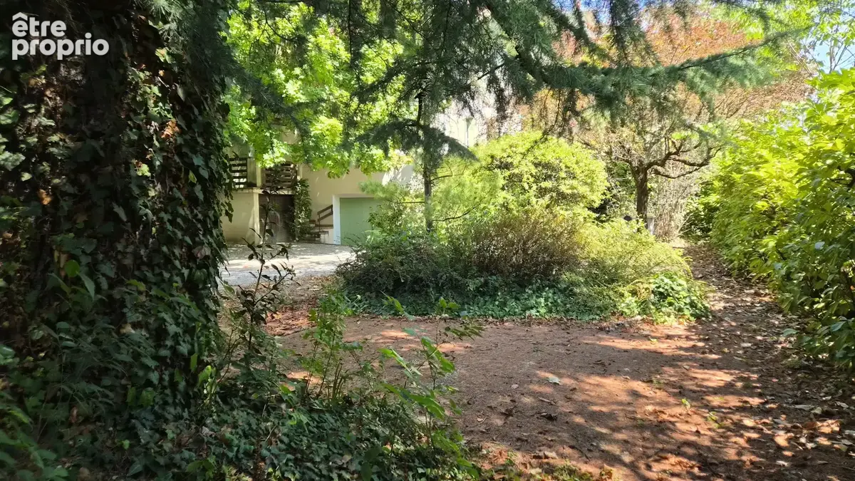 Maison indépendante 155 m2 à Romans-sur-Isère   4 chambres, terrain 903 m2, ascenseur et fort potentiel - photo 14
