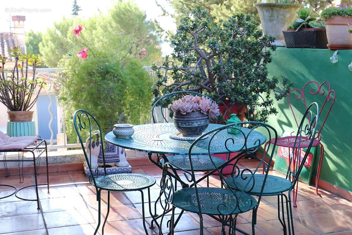 Maison à SAINT-CYR-SUR-MER