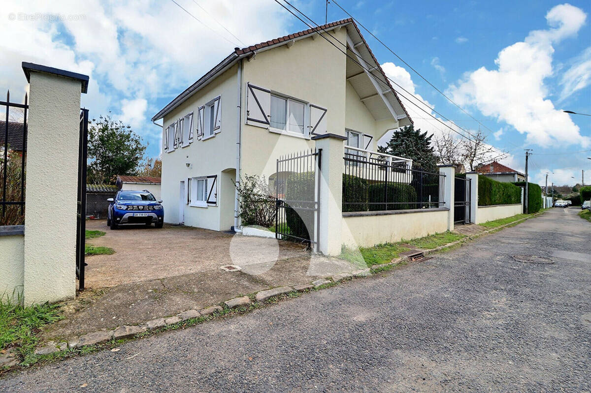 Maison à AUVERS-SUR-OISE