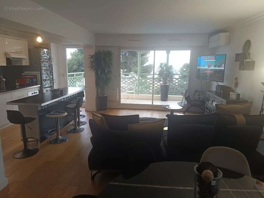 Appartement à SAINT-LAURENT-DU-VAR