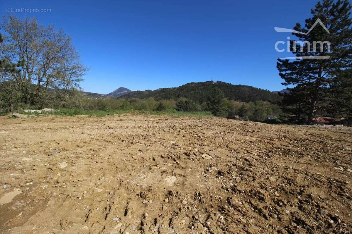 Terrain à MONTAZELS