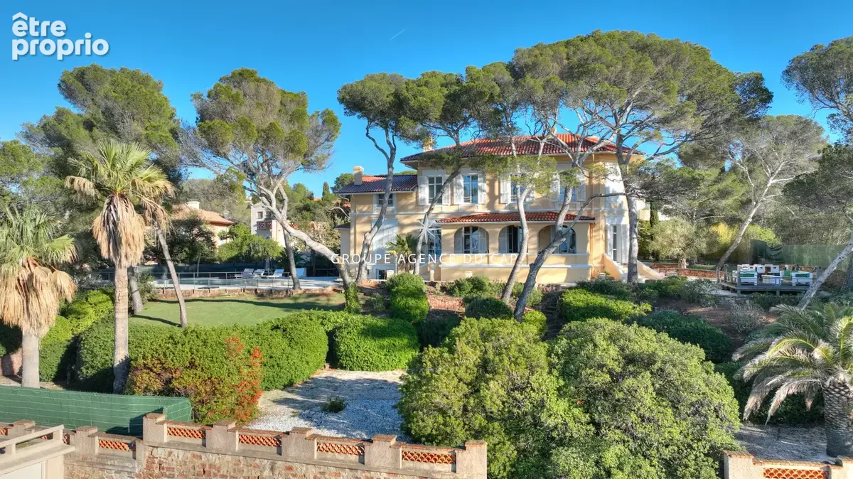 Villa de caractere sur le port santa lucia vue mer tout a pied avec piscine a saint raphael - photo 2