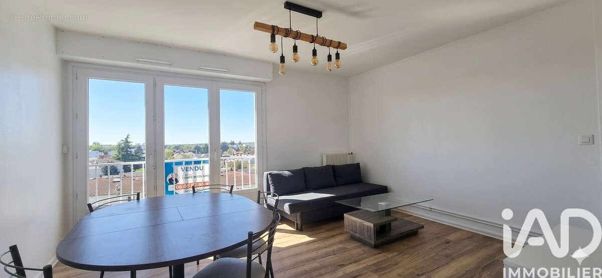 Photo 3 - Appartement à LA CHAPELLE-SAINT-MESMIN