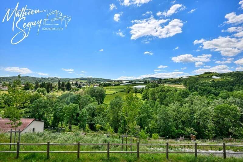 Appartement à THURINS