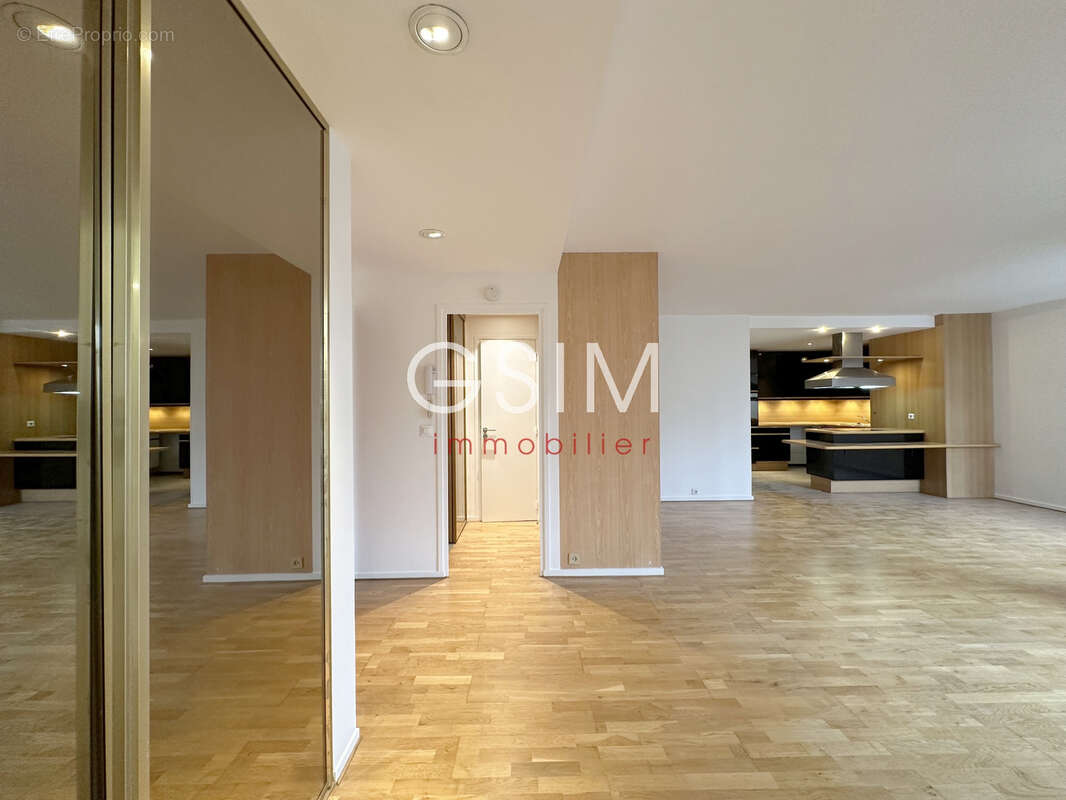 Appartement à NEUILLY-SUR-SEINE