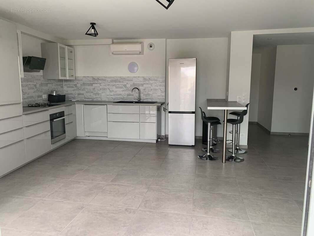 Appartement à VEAUCHE