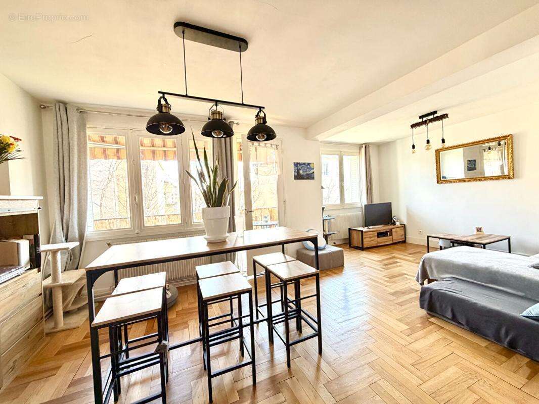 Appartement à LYON-8E