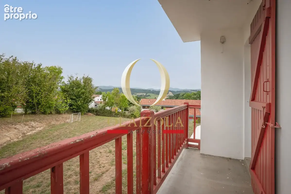 SAINT-PÉE-SUR-NIVELLE - Immeuble de rapport avec vue panoramique et fort potentiel d'évolution. - photo 16