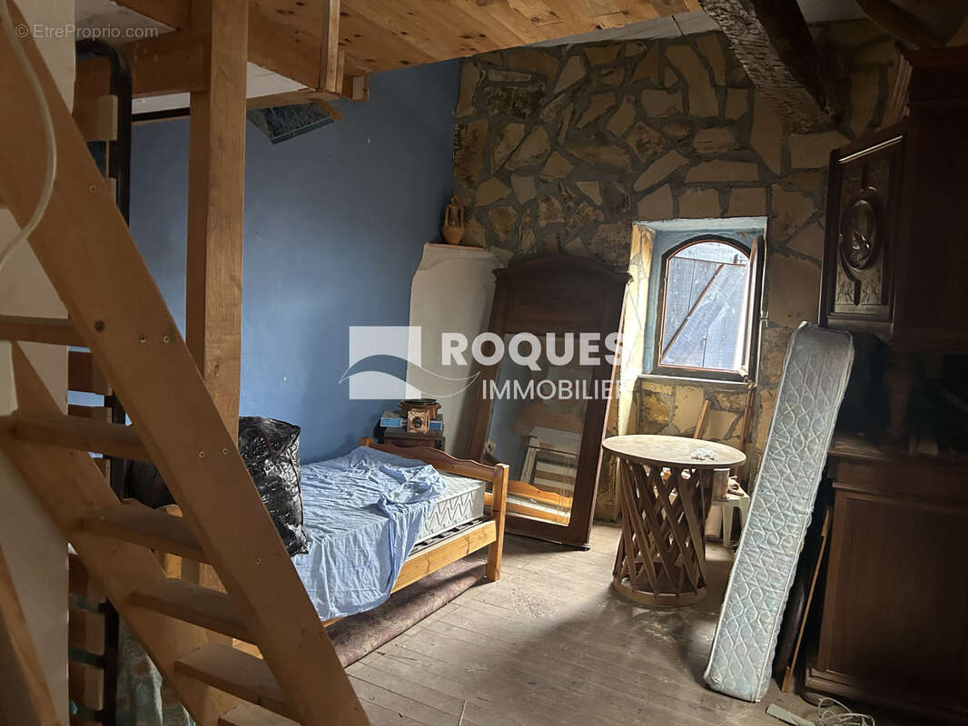 Maison de village dans un hameau en bordure du Lac du Salagou, à renover. - photo 5