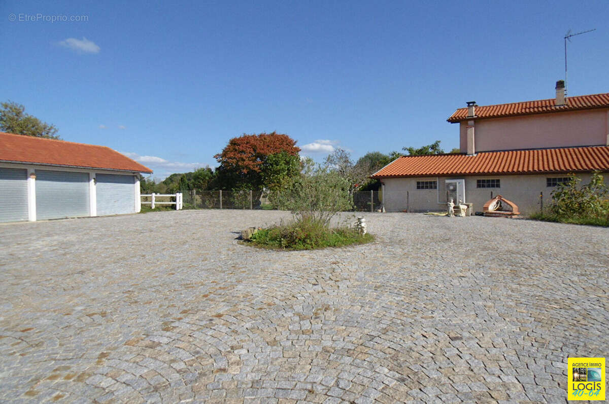 Maison à PORT-DE-LANNE