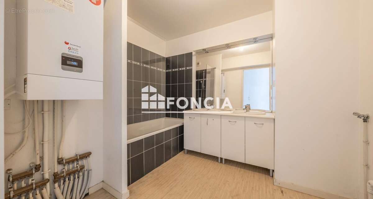 Spacieux T4 avec balcon à Lormont - photo 6