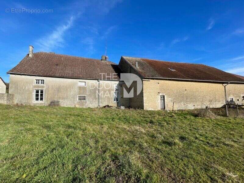 Maison à VIGNES-LA-COTE