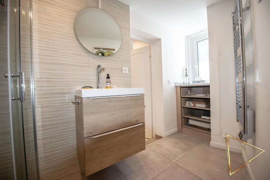 Appartement à PARIS-1E