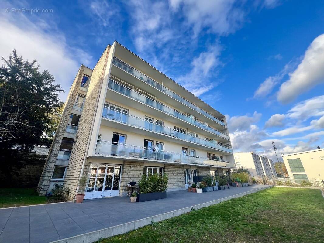 Appartement à VILLE-D'AVRAY