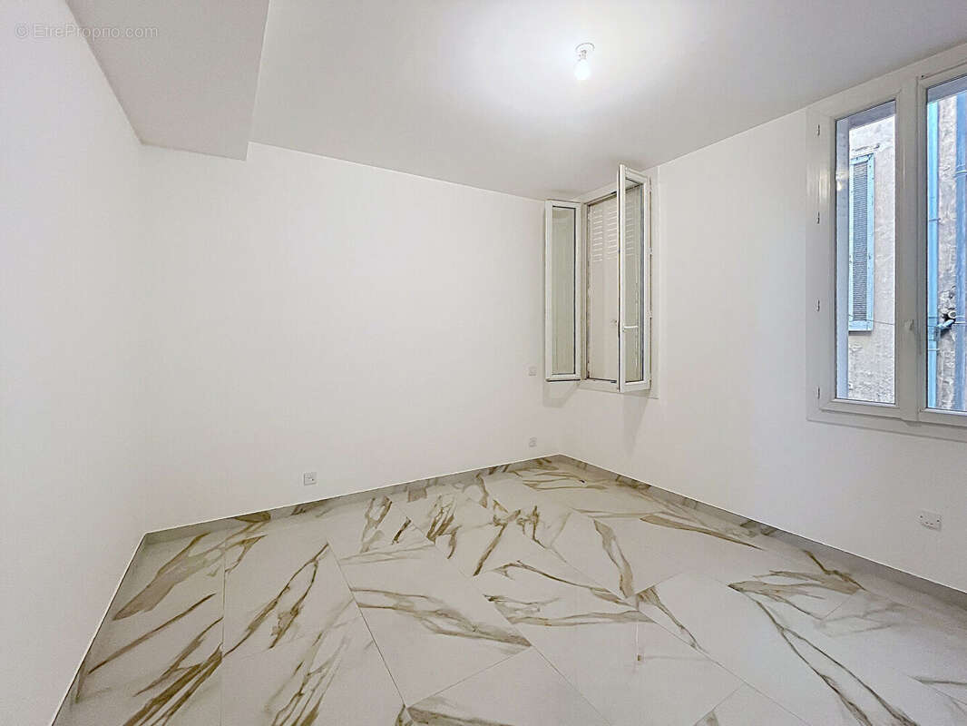Appartement 83 m² à Toulon  - photo 4