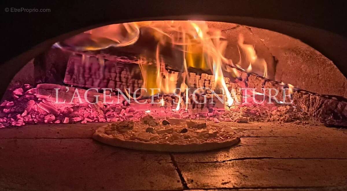 Commerce à LA GAUDE