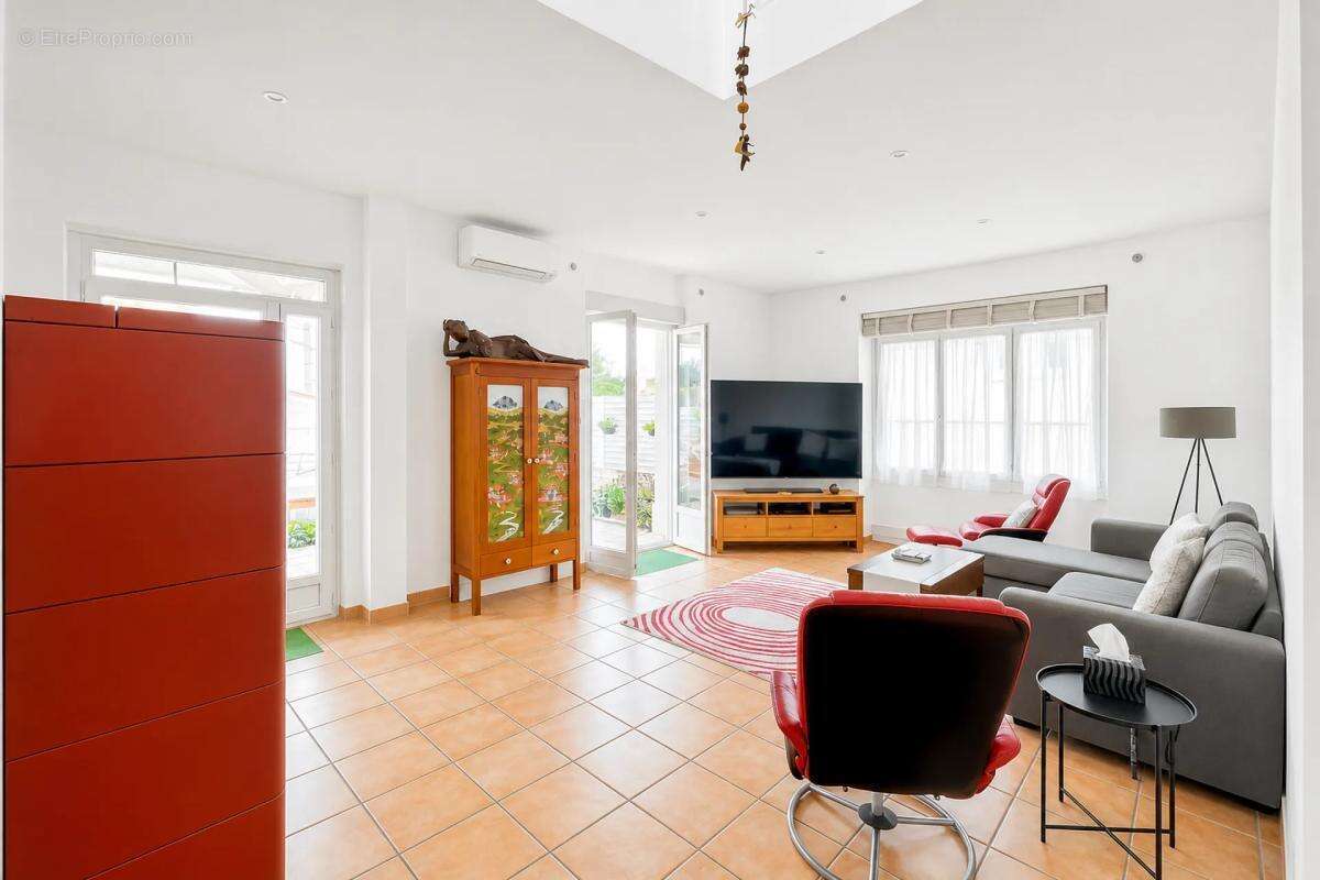 Maison rénovée de 180 m² piscine et toit terrasse à Mussidan - photo 12