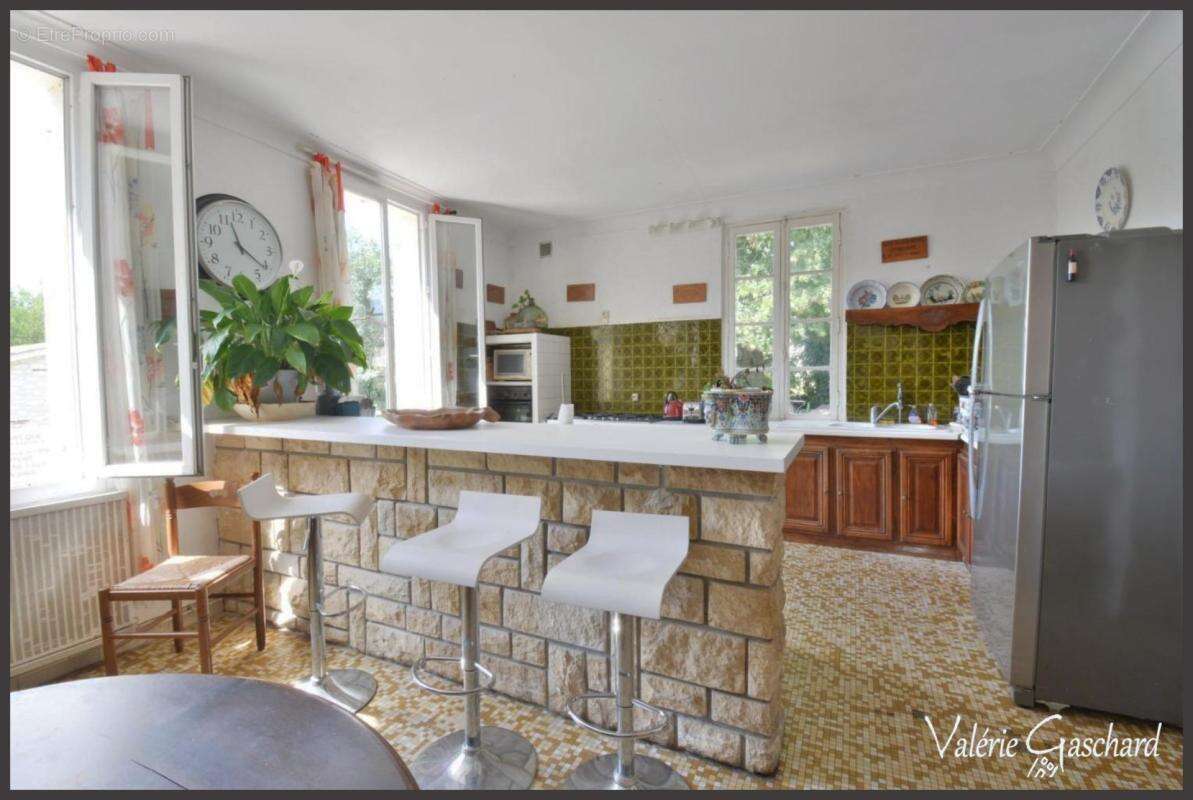 St Antoine sur l'isle  ( Gironde) - Maison en Pierre 250 m² + dépendance et piscine - photo 9
