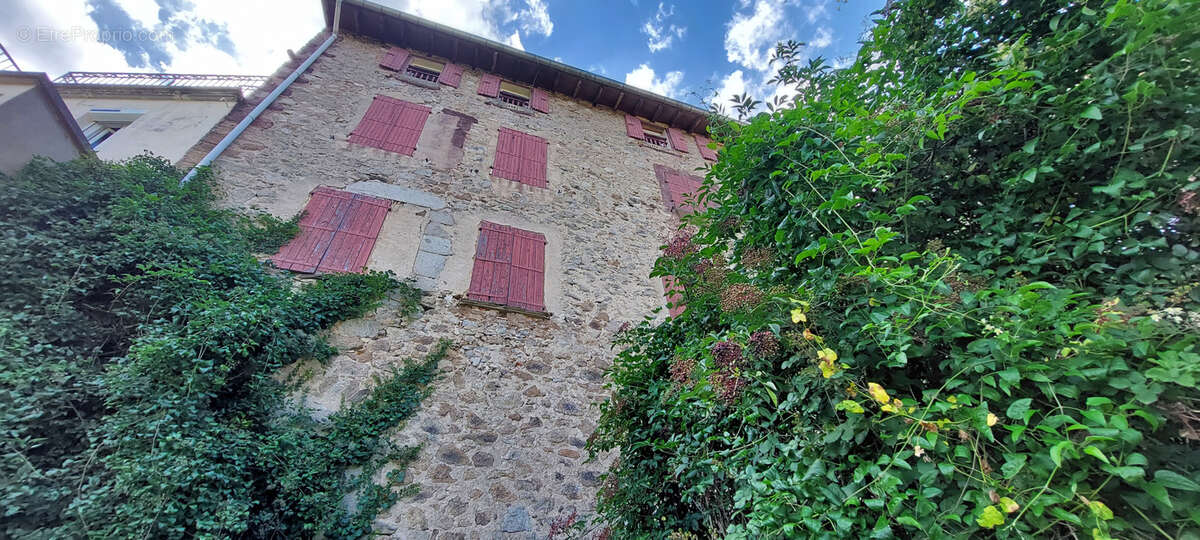 Maison à SAINT-LAURENT-DE-CERDANS