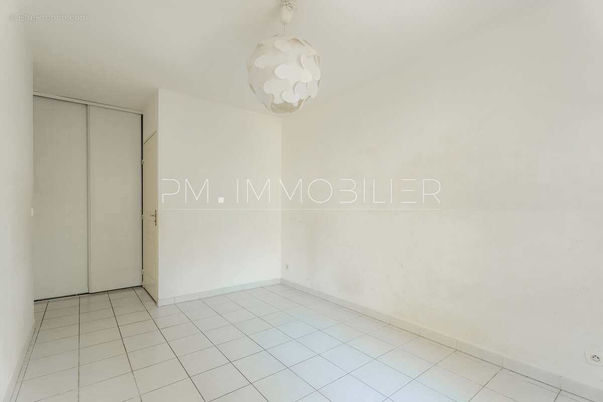 Appartement à MARSEILLE-5E
