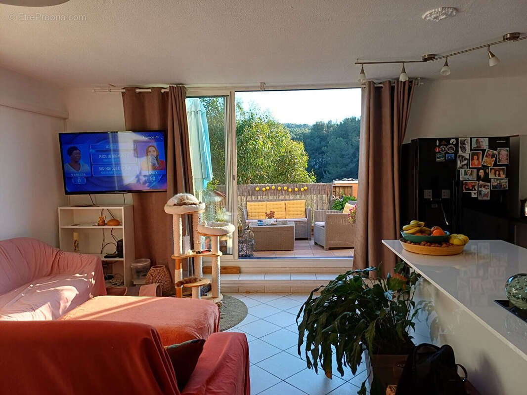 ** (83500) La Seyne SUD ** APPARTEMENT 3 Pièces ** Dernier Etage ** Grande Terrasses ** VUE Dégagée MER **3 pièce(s) 67 m2 - photo 2