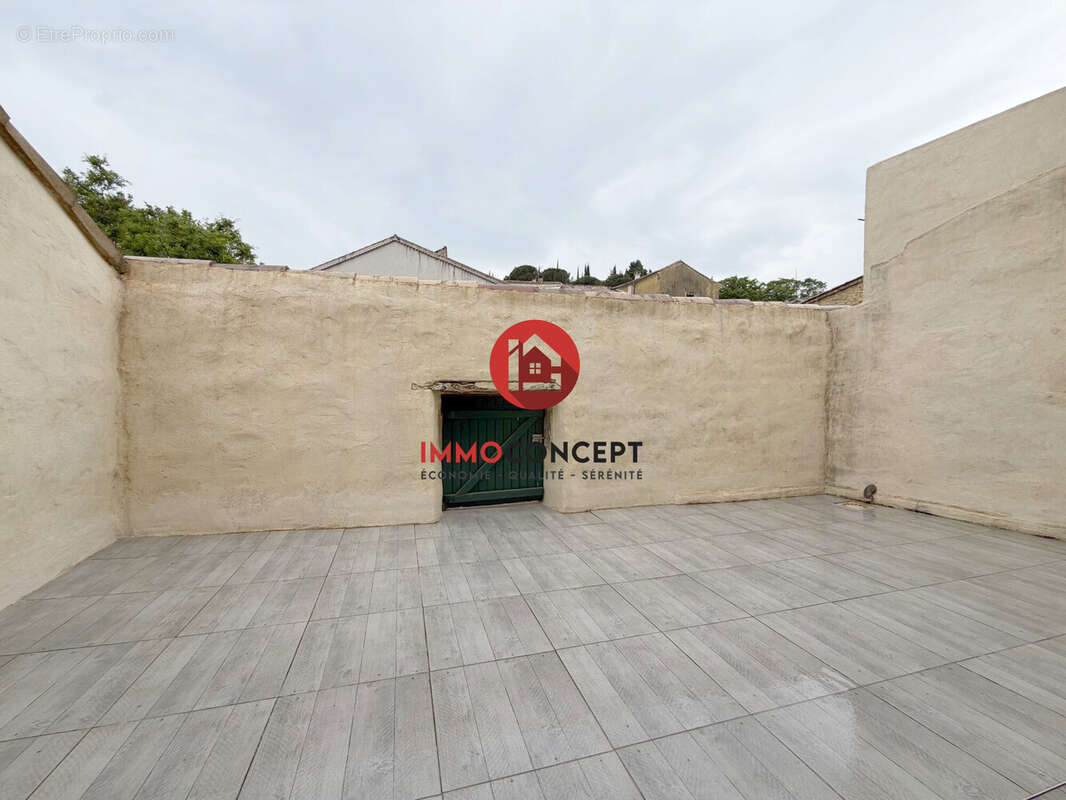 Appartement à LAUDUN-L'ARDOISE