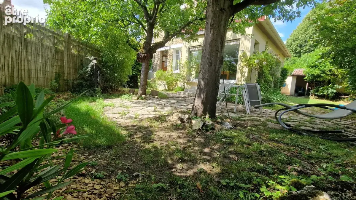Meulière de 170m2 avec jardin et garage à 5 min à pied de la gare. - photo 17
