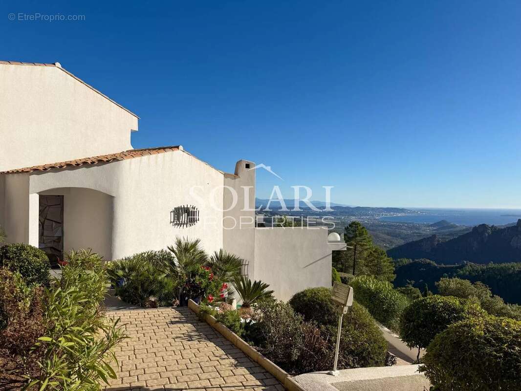 Maison à MANDELIEU-LA-NAPOULE